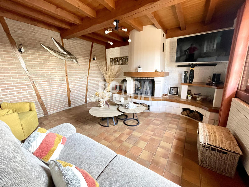 Maison - 240 m² - 8 pièces