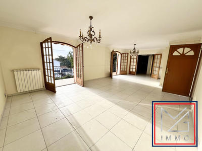 Villa - 200 m² - 10 pièces