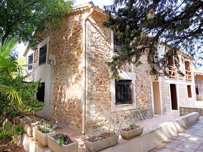 Maison - 240 m² - 10 pièces