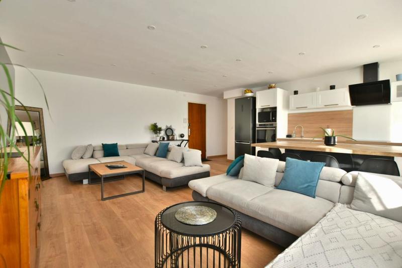 Appartement - 104 m² - 5 pièces