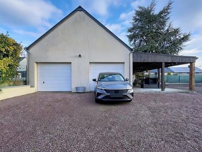 Maison traditionnelle - 233 m² - 9 pièces