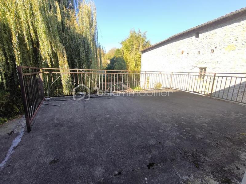 Demeure - 199 m² - 12 pièces