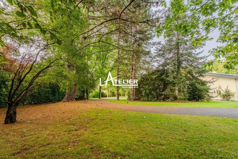 Propriété - 220 m² - 7 pièces