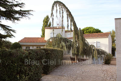 Propriété - 300 m² - 7 pièces