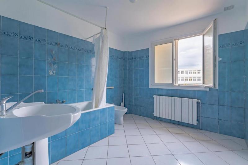 Maison - 280 m² - 10 pièces