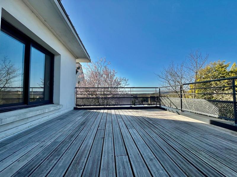 Maison - 240 m² - 9 pièces