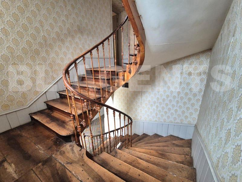 Maison - 245 m² - 7 pièces