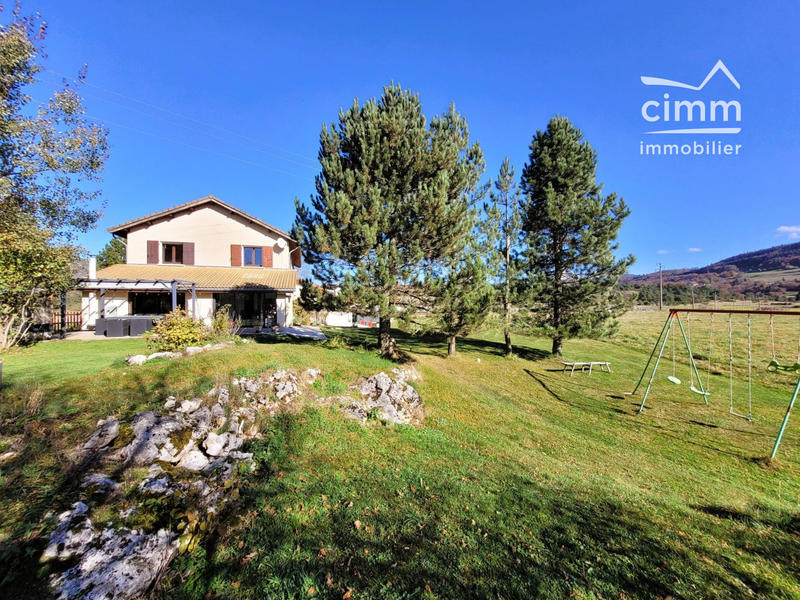 Maison - 215 m² - 7 pièces