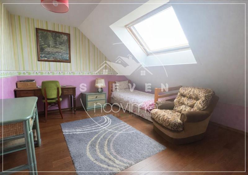 Maison - 198 m² - 9 pièces