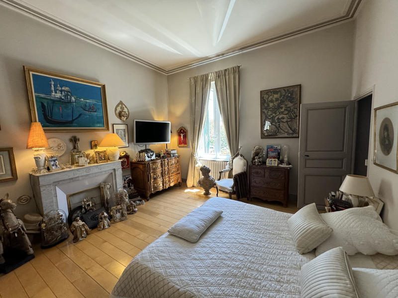 Maison - 237 m² - 8 pièces