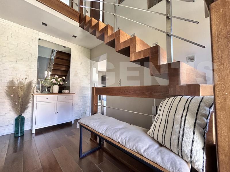 Maison contemporaine - 219 m² - 6 pièces