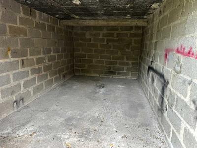 Parking / Garage - 14 m²