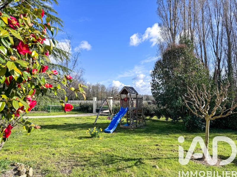 Maison - 230 m² - 8 pièces