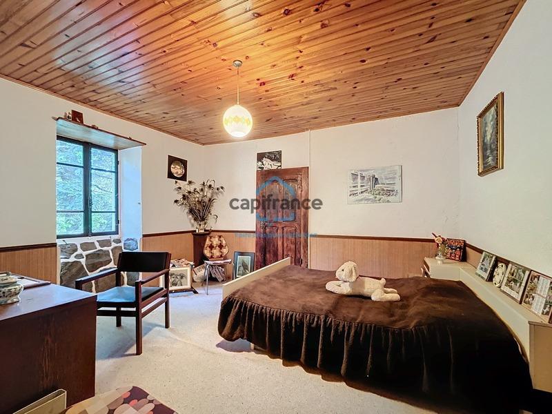 Maison - 330 m² - 10 pièces