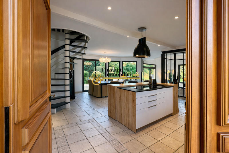 Maison - 170 m² - 6 pièces