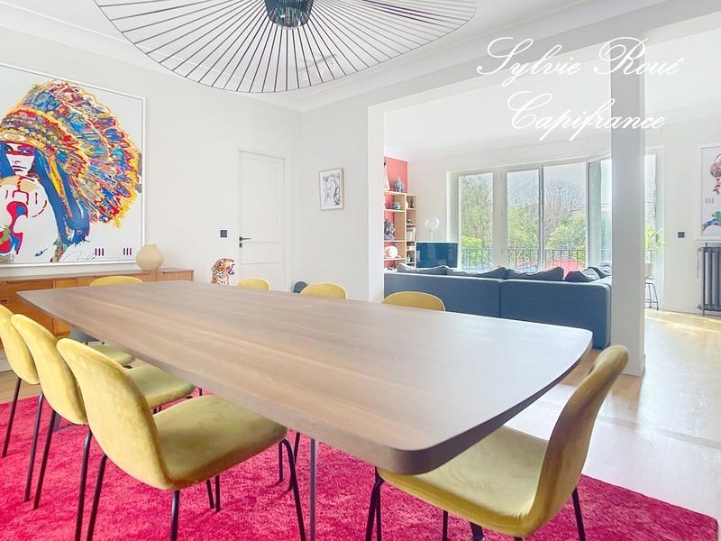 Maison - 430 m² - 12 pièces