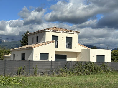 Villa - 140 m² - 6 pièces