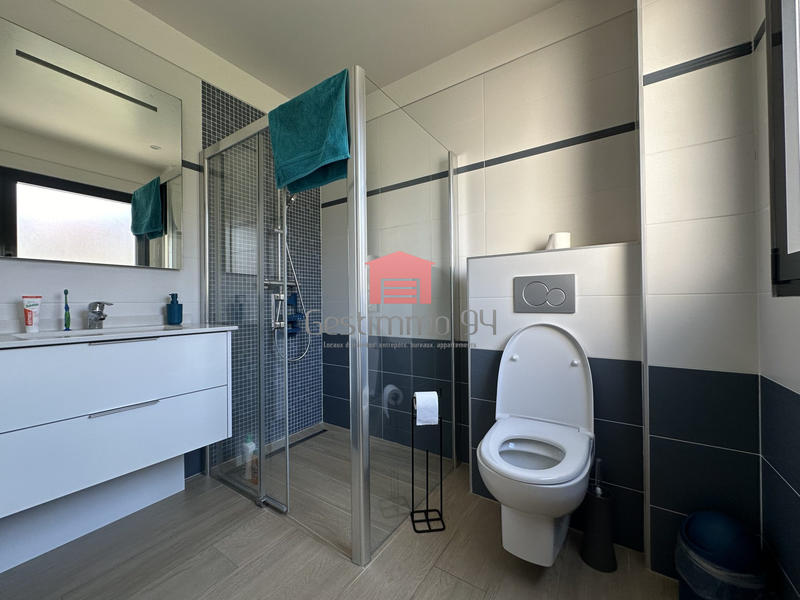 Maison contemporaine - 237 m² - 8 pièces