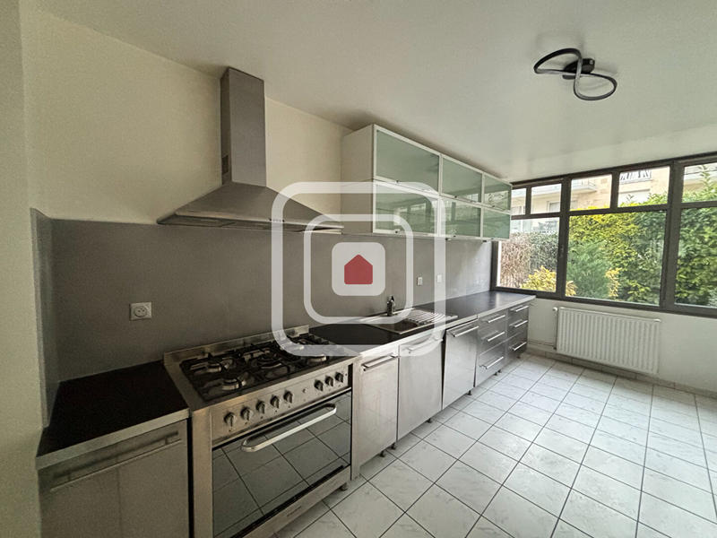 Maison - 201 m² - 7 pièces