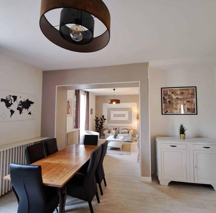 Manoir - 1 600 m² - 50 pièces