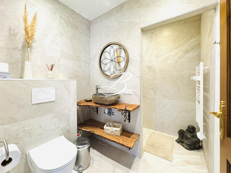 Maison - 200 m² - 7 pièces