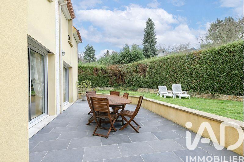 Maison - 213 m² - 7 pièces
