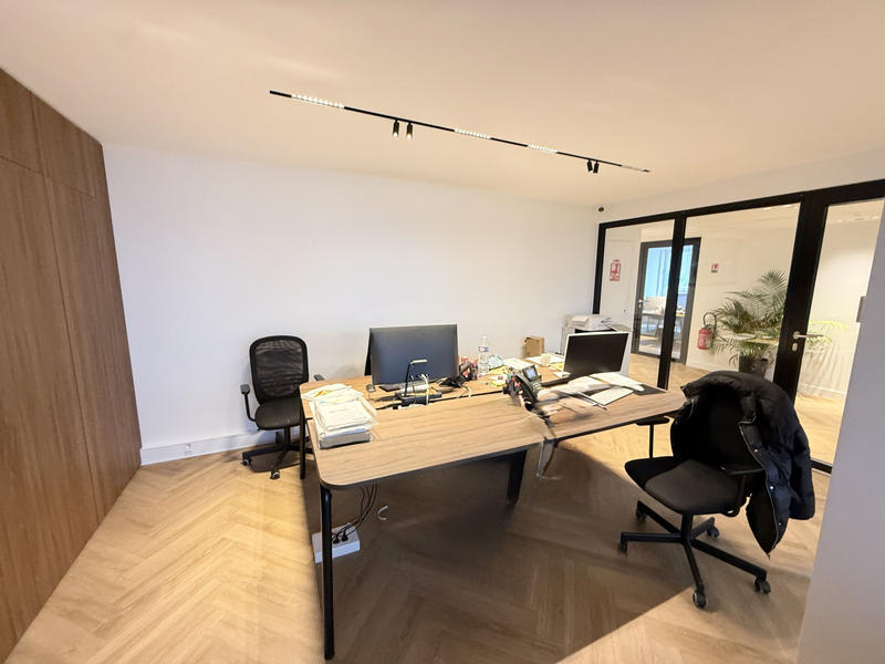 Bureau - 270 m² - 9 pièces