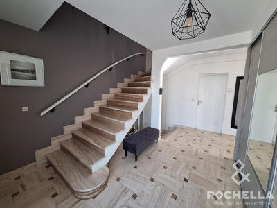 Maison traditionnelle - 198 m² - 7 pièces