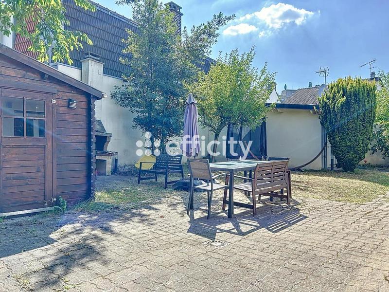 Maison - 240 m² - 7 pièces