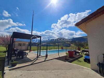 Maison traditionnelle - 1 433 m² - 4 pièces