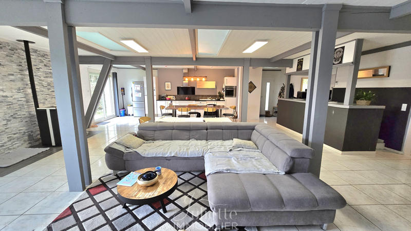 Maison - 180 m² - 5 pièces