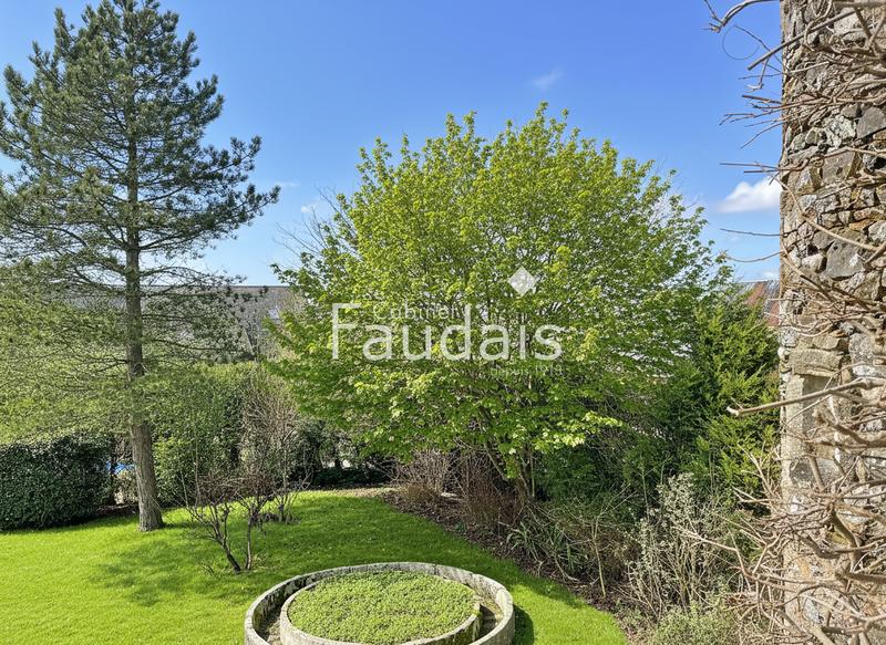 Maison - 280 m² - 10 pièces