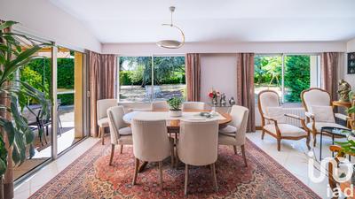 Maison - 182 m² - 9 pièces