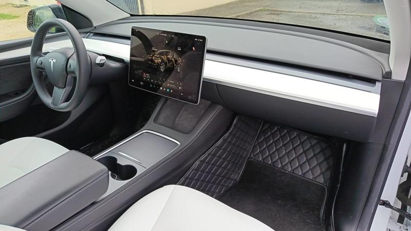 Tesla Model y 275 Standard Range - Toit ouvrant