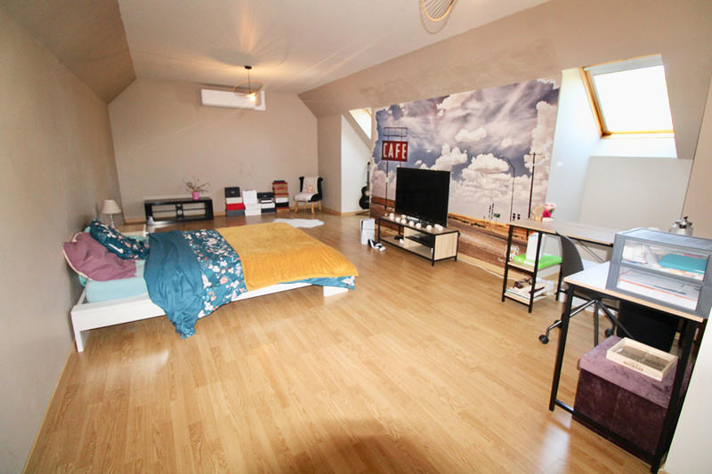 Maison - 210 m² - 7 pièces