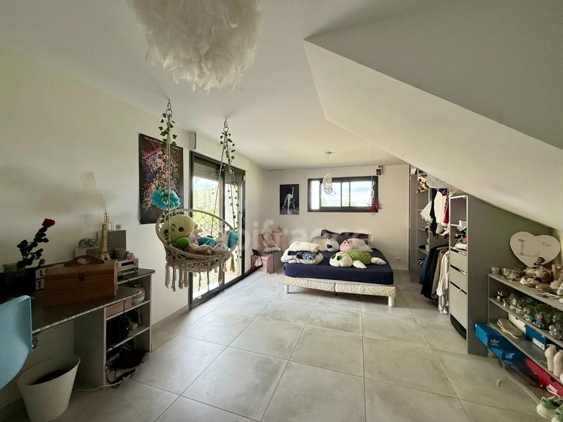 Maison - 207 m² - 7 pièces