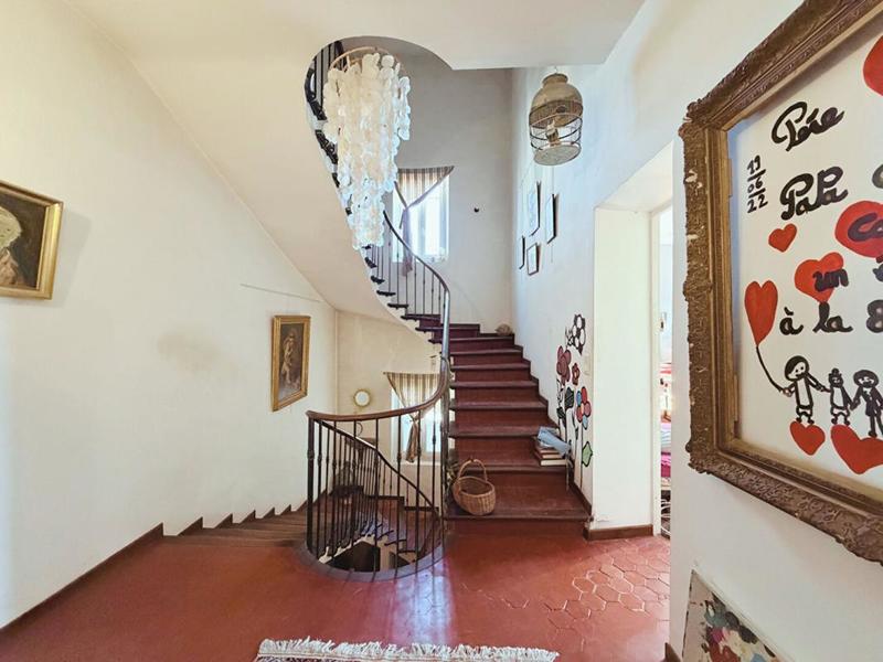 Maison - 479 m² - 9 pièces