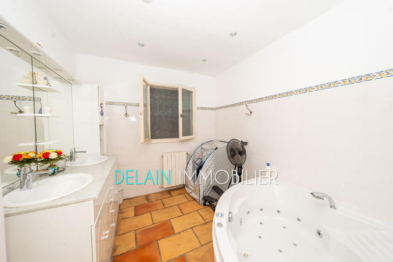 Villa - 288 m² - 10 pièces