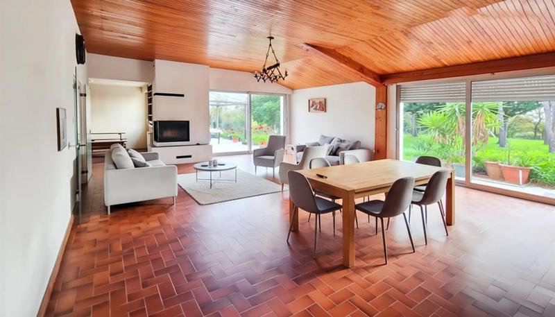 Maison - 268 m² - 10 pièces