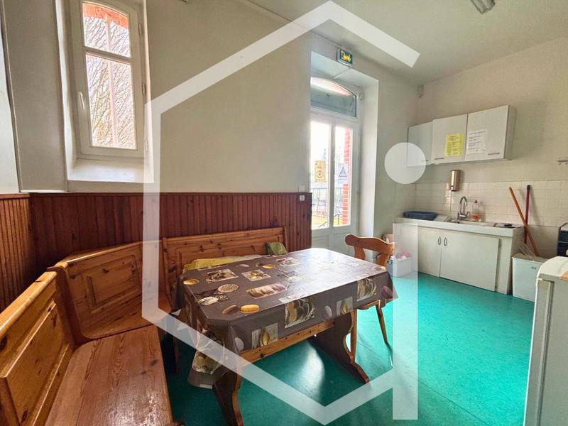 Maison - 325 m² - 18 pièces