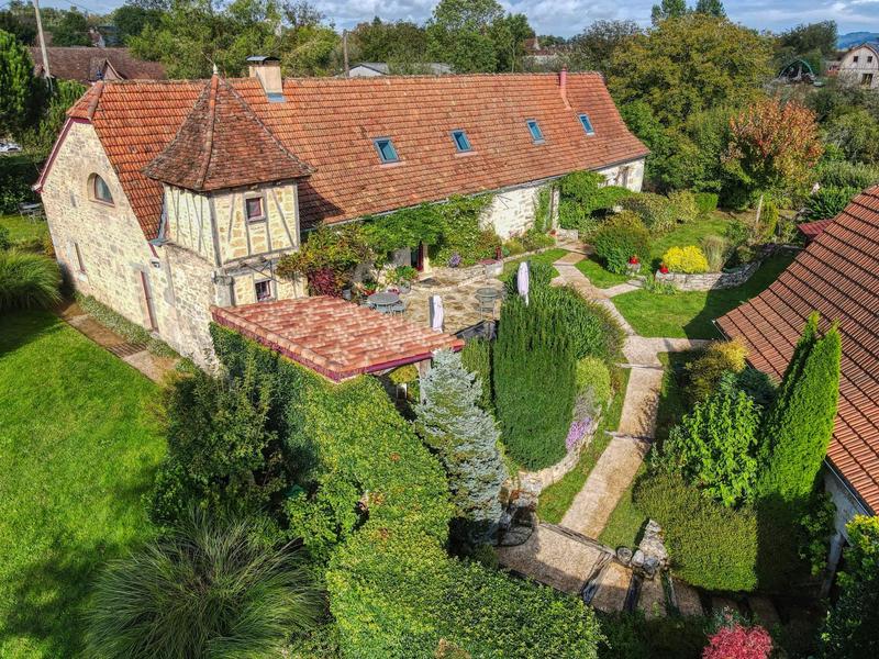 Maison - 365 m² - 8 pièces