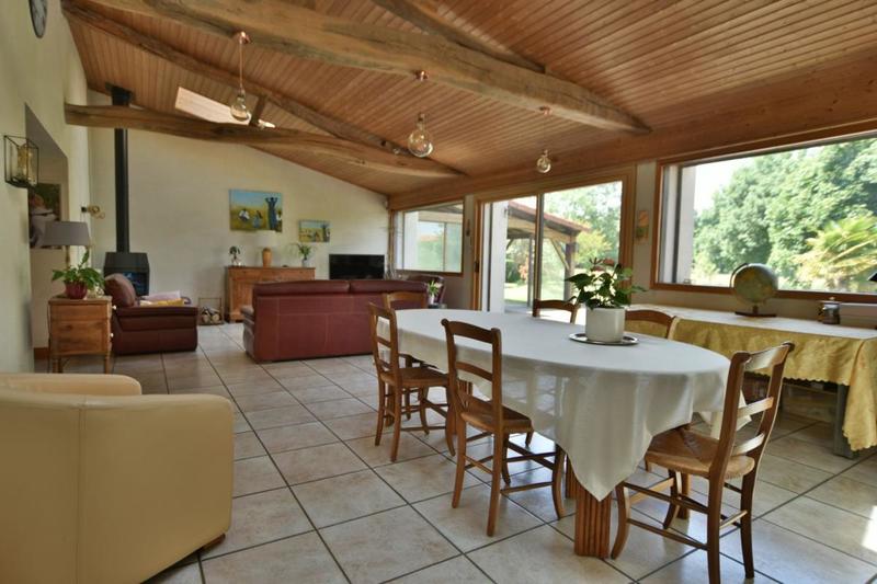 Maison - 200 m² - 7 pièces