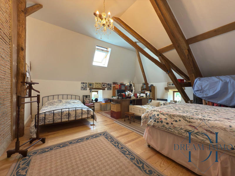 Maison - 334 m² - 6 pièces