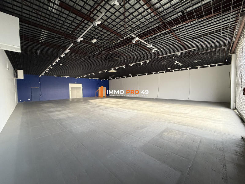 Local commercial - 561 m²