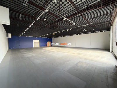 Local commercial - 561 m²