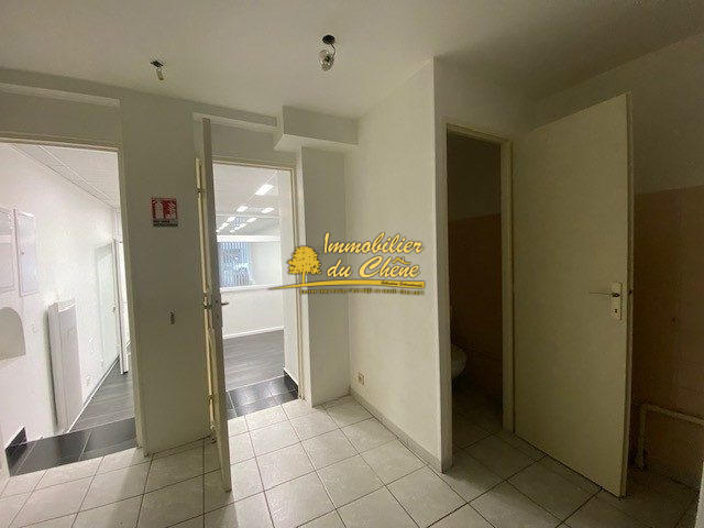 Local commercial - 45 m² - 2 pièces