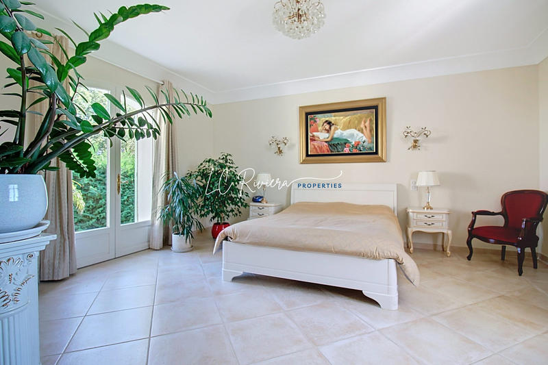 Villa - 325 m² - 10 pièces