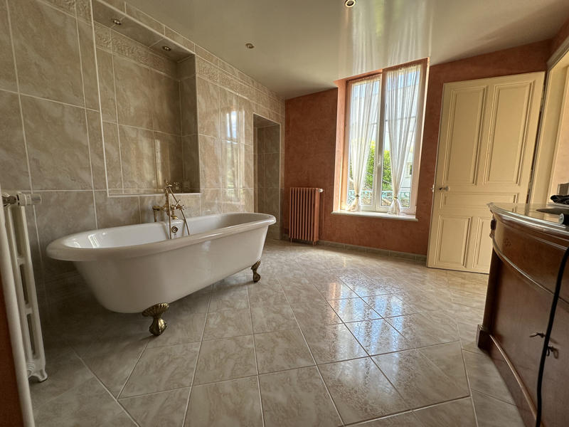 Maison - 263 m² - 8 pièces