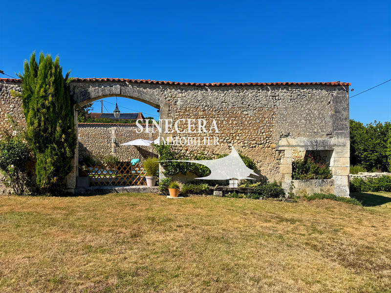 Maison - 260 m² - 9 pièces