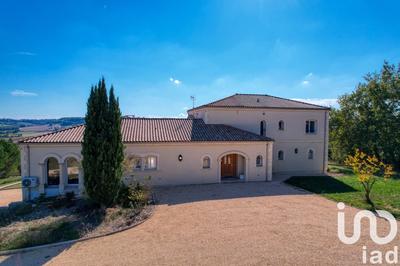 Maison - 485 m² - 10 pièces